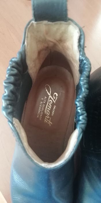 Botas em pele tamanho 39