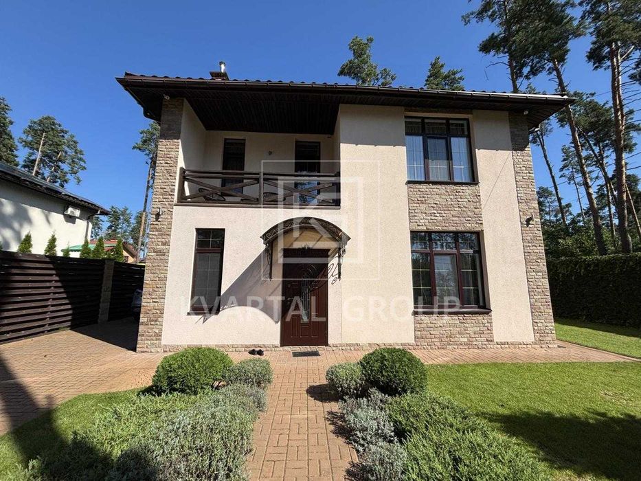 Продаж двоповерхового будинку на 10 сотках землі в Лісовій Бучі.