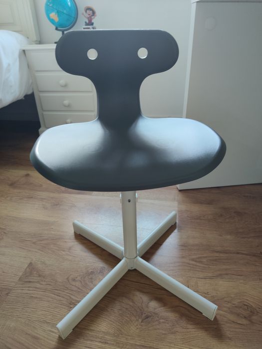 Conjunto secretária, cadeira e estante