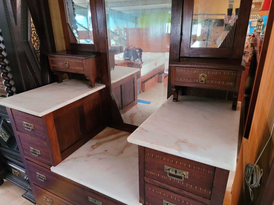 Toucador / Pechiché antigo em muito bom estado geral