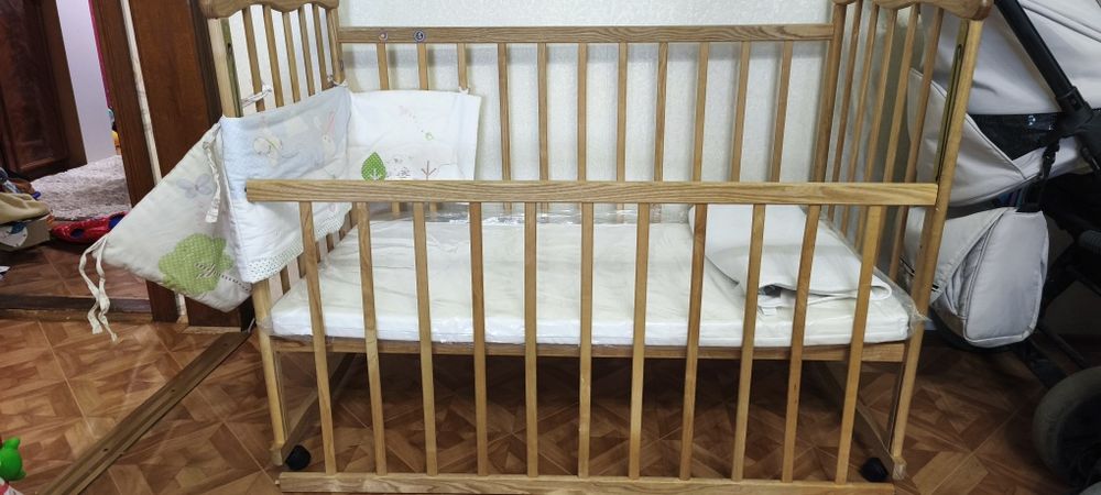 Продам детскую кроватку