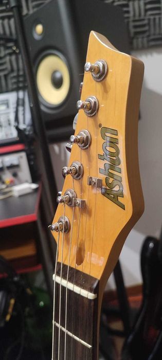 Ashton Sunburst Stratocaster