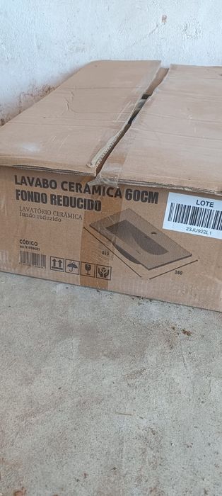 Lavatório de WC Novo