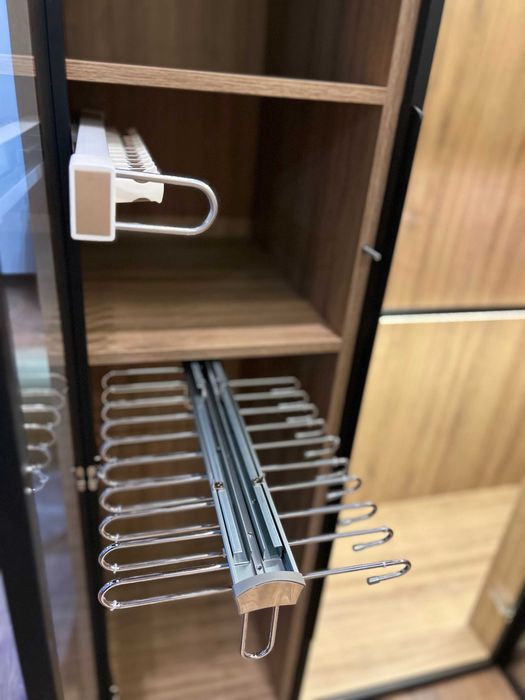 Duża garderoba w kształcie litery U