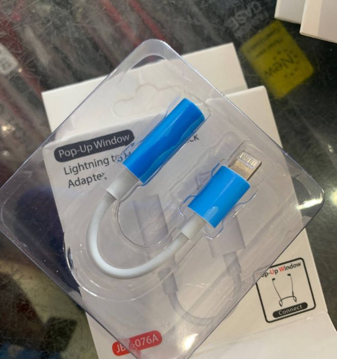 Оригінал  amazon apple lightning to 3.5mm headphones  перехідник aux