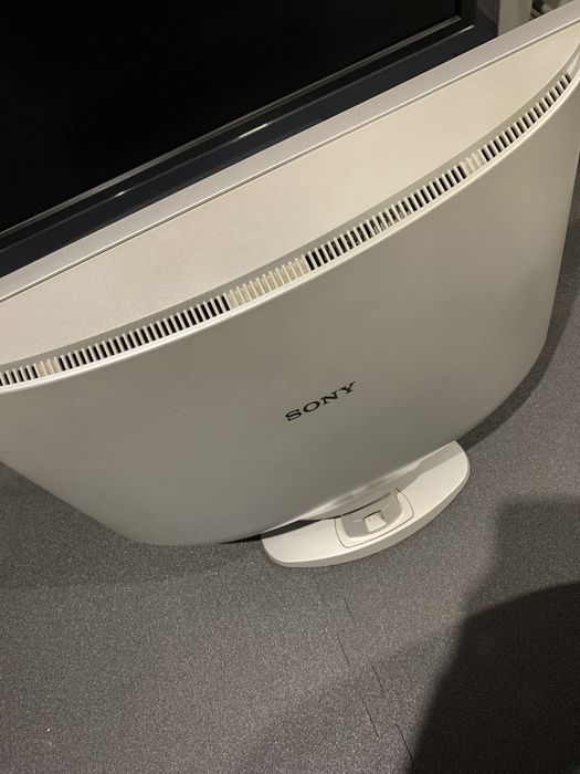 Televisao Sony tamanho pequeno