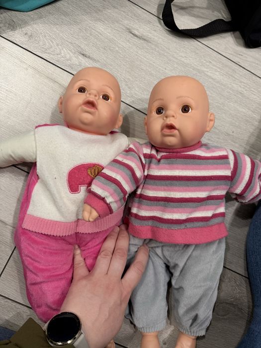 2 Lalki spiewaly, ale juz nie dzialaja