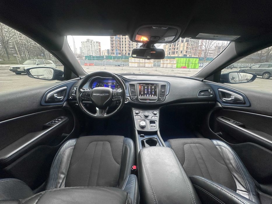 Chrysler 200S 3.6 2015 газ/бенз