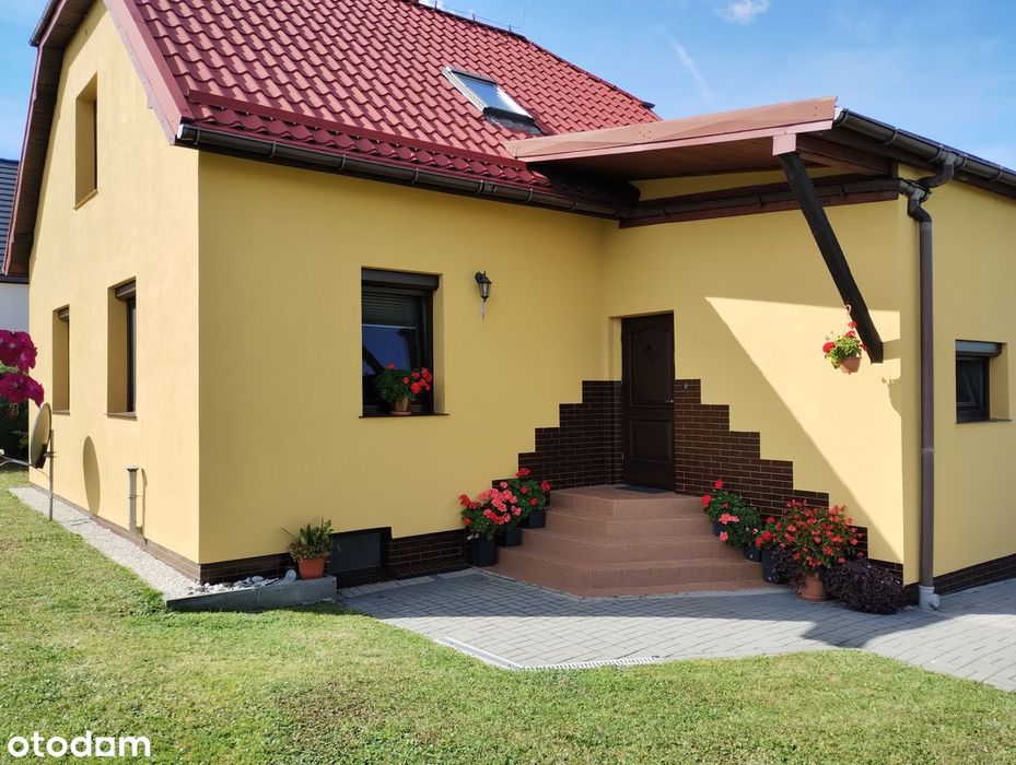 Dom wolnostojący z użytkowym poddaszem w Bielsku