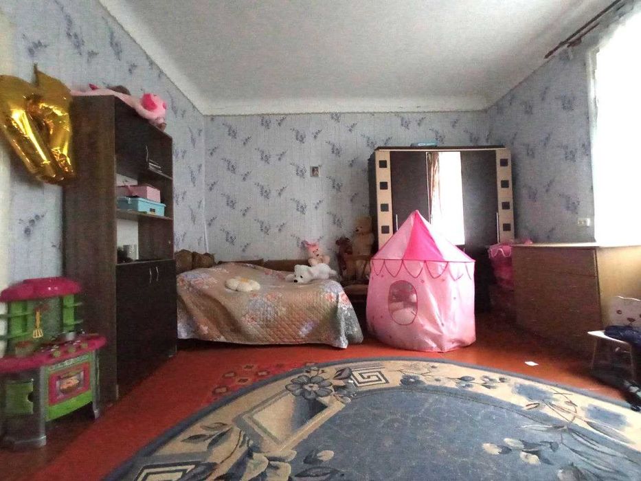 Продається напівособняк в селищі Лисець 8 км до Івано-Франківська.