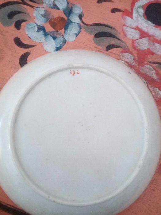 Pequeno prato decorativo com suporte