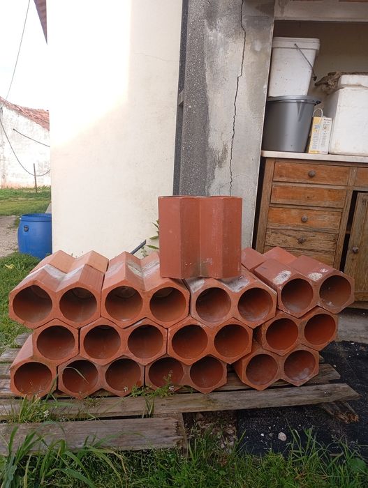 Vendo tijoleira para garrafeira