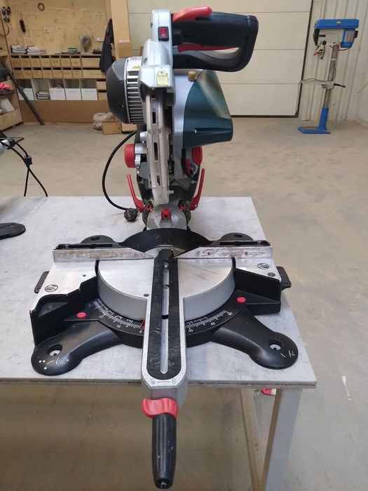 METABO pilarka do cięcia ukosówka, kapówka KGS 254 I PLUS