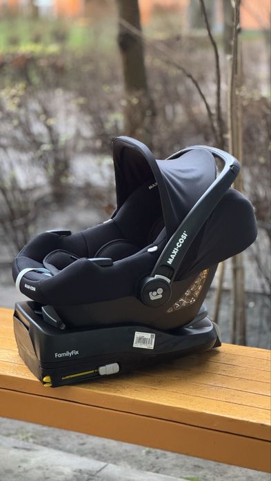 Автокрісло з базою Maxi-Cosi CabrioFix i-Size