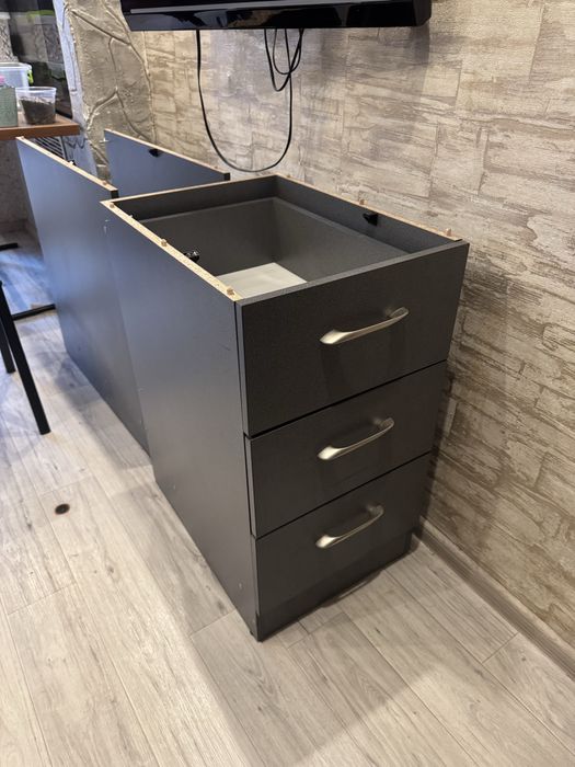 Продам офисный-компьютерный стол.