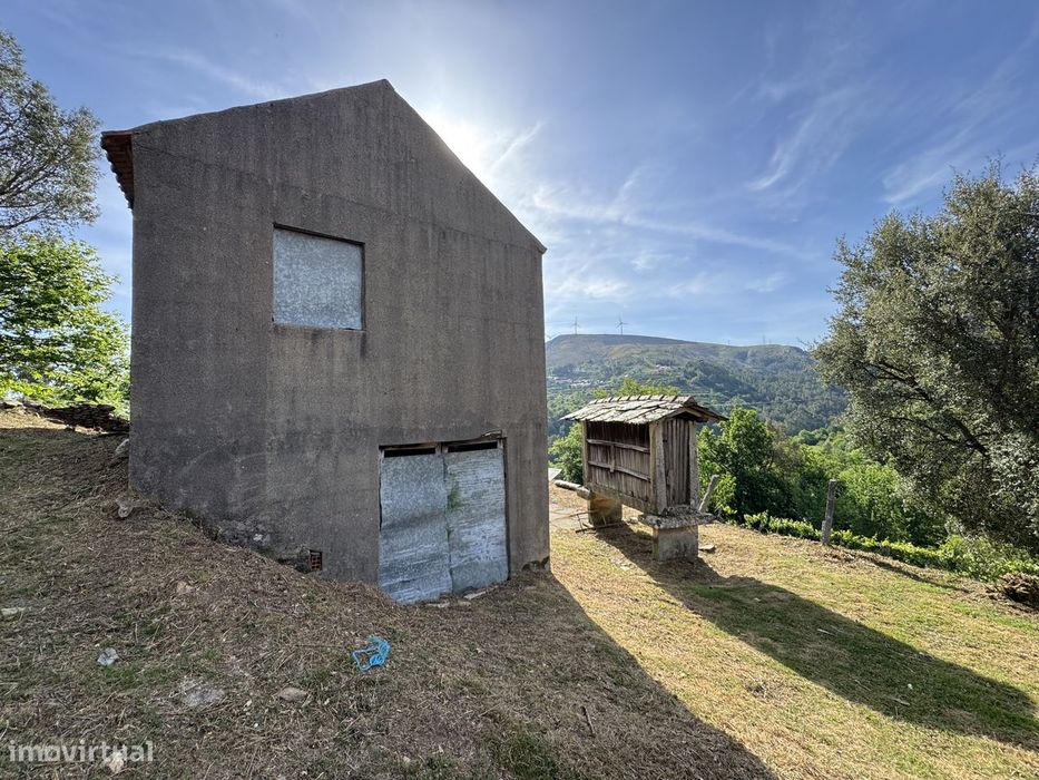 Venda de moradia e terreno no Candal, Serra da Arada