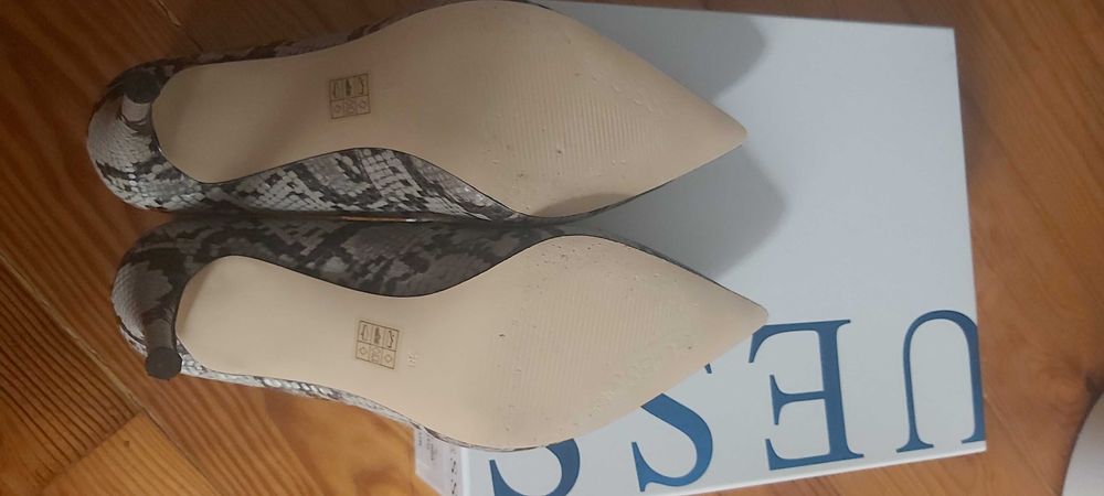 Sapatos Senhora - Guess - Tamanho 38