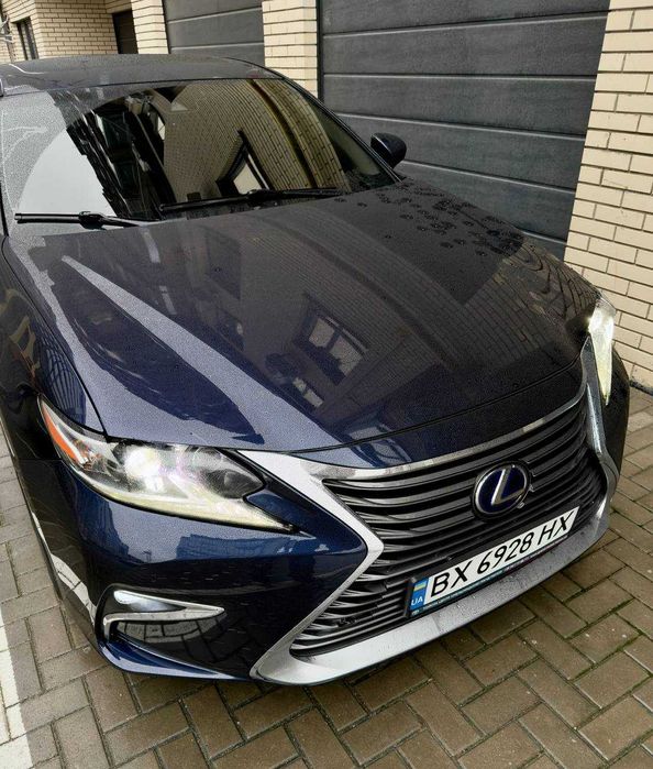 Продам Lexus ES300h 2016 в максимальній комплектаціі