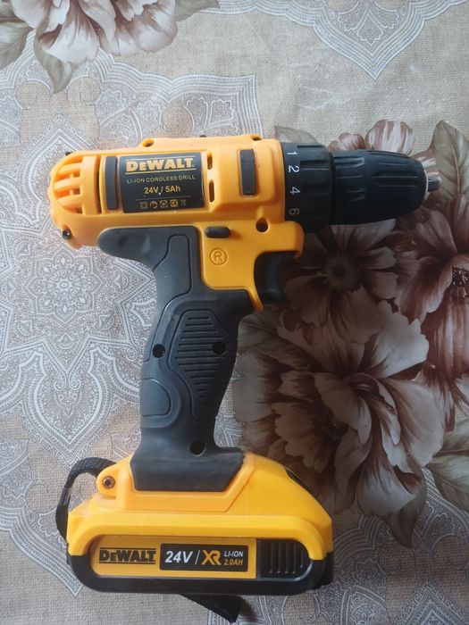 Шуруповерт DeWalt