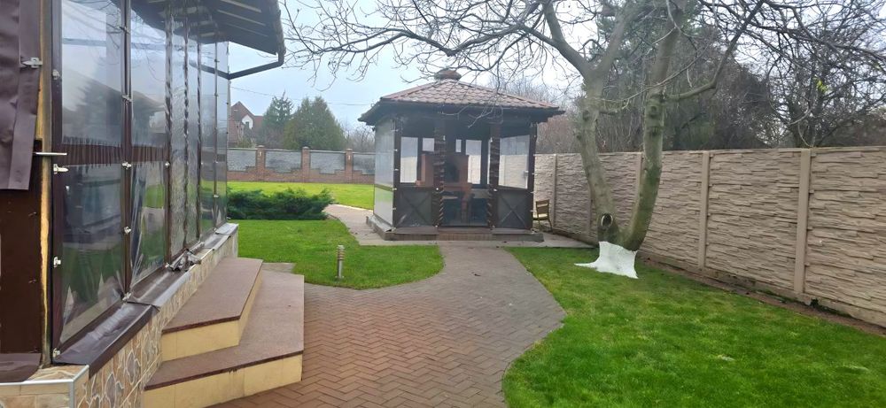 без комісії с.Чайки поруч з Києвом сучасний котедж