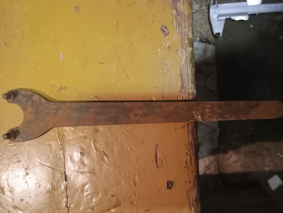 Klucz widełkowy z bolcami