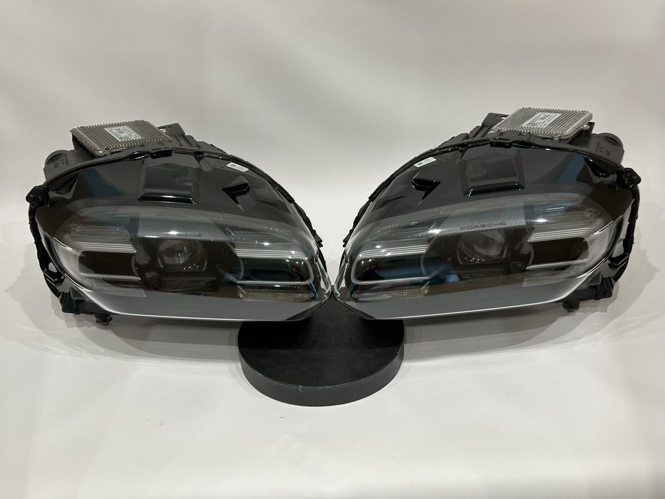 Porsche Taycan фари фара передня оптика в наявності 9J1941032F 9J1941031F