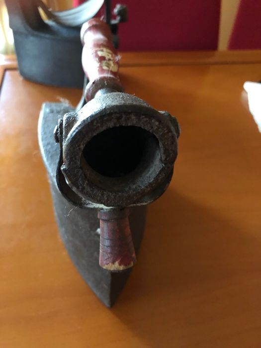 Ferro de Engomar a Carvão