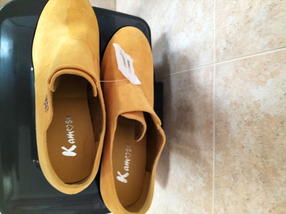 Sapatos de Senhora cor de Canário