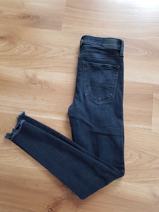 Czarne spodnie jeansowe z dziurami 34/36