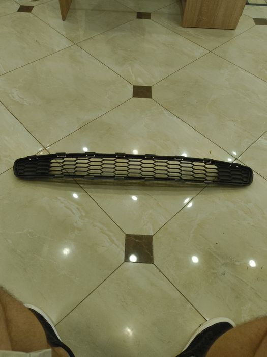 Решетка бампера nissan leaf.