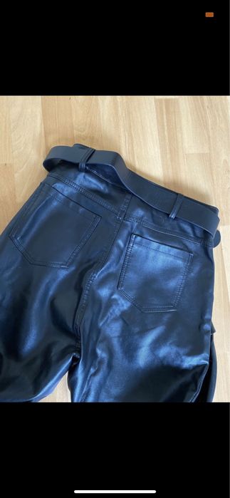 Nowe spodnie z paskiem