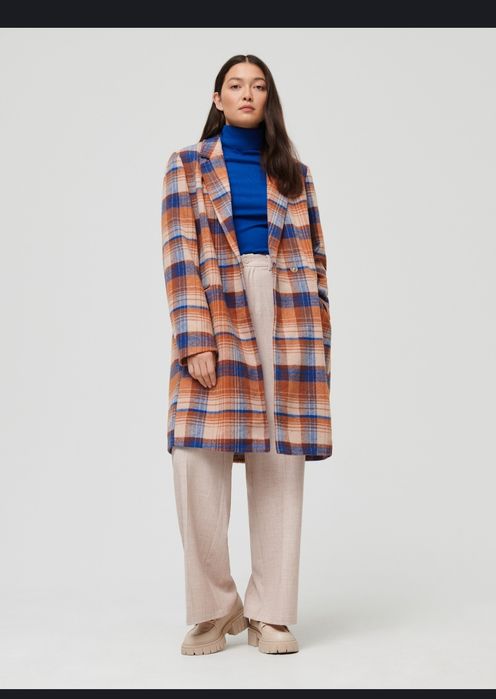 Płaszcz z wełną w kratę