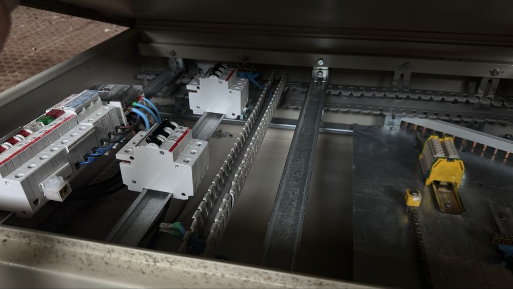 Quatro eletrico/caixa