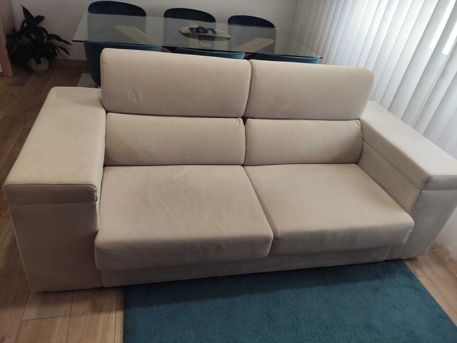 Vende-se sofá com lugares extensíveis