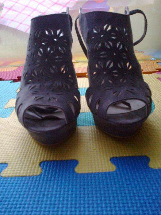 Sandały Szare wiązane na platformie