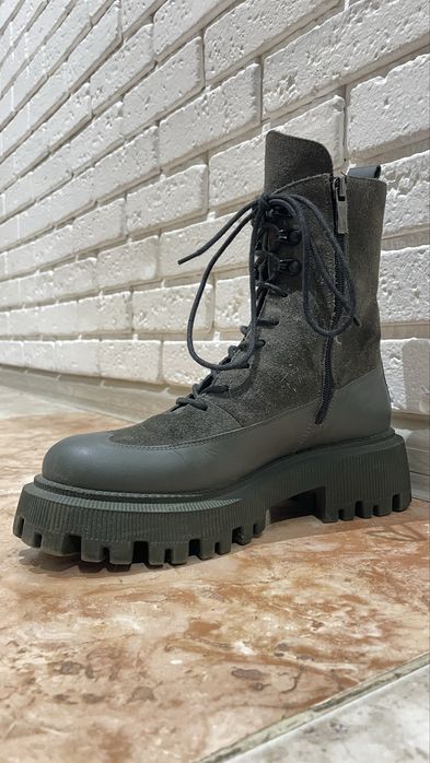 Черевики на тракторній підошві — як нові!