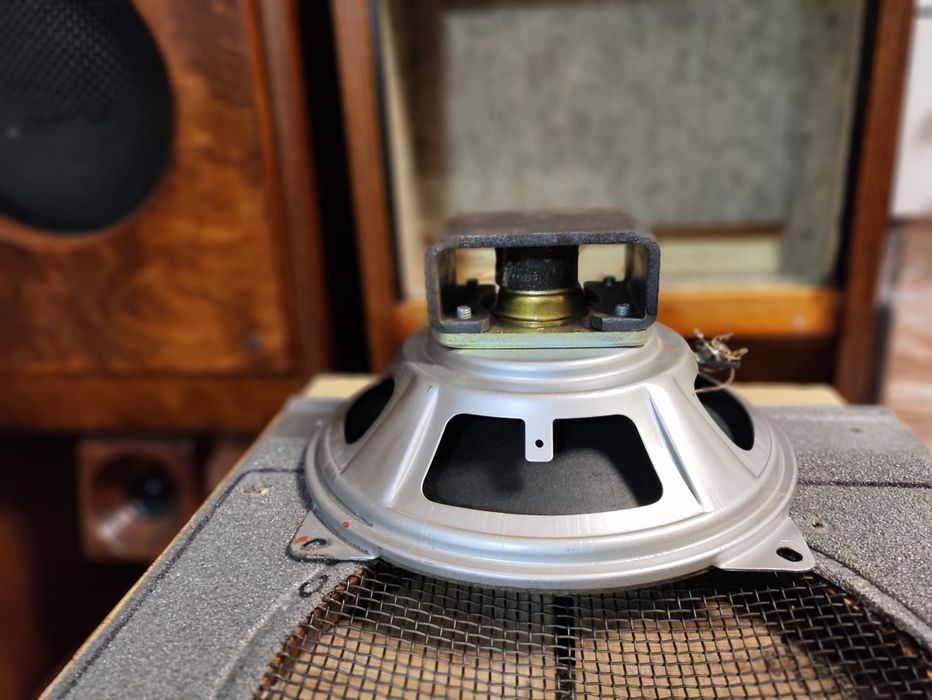 Акустика на AlNiCo динамиках