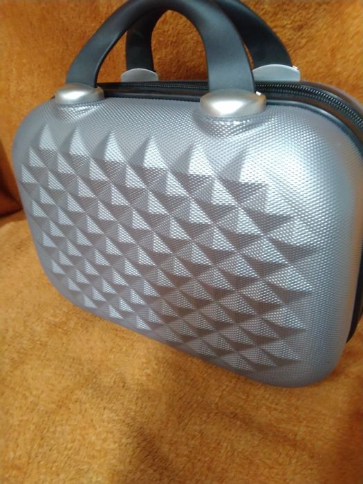 Kosmetyczka kuferek podróżny