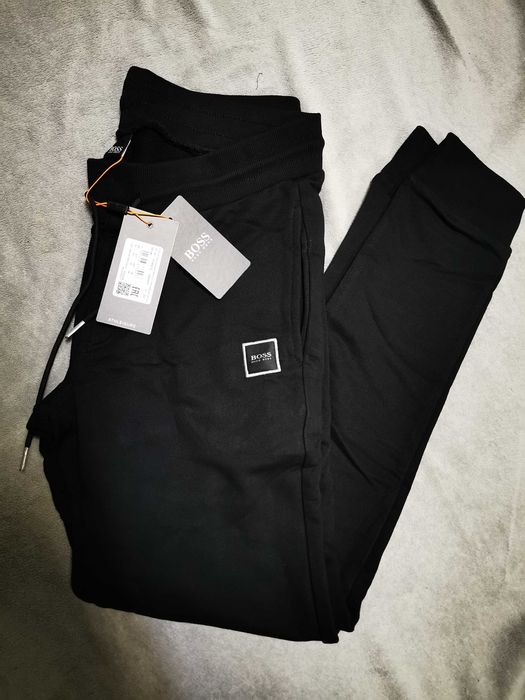 Spodnie Dresowe Hugo Boss Dresy Premium czarne kwadrat