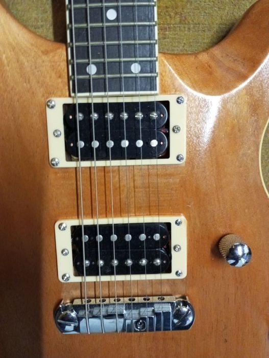 Guitarra elétrica bonita impecavel
