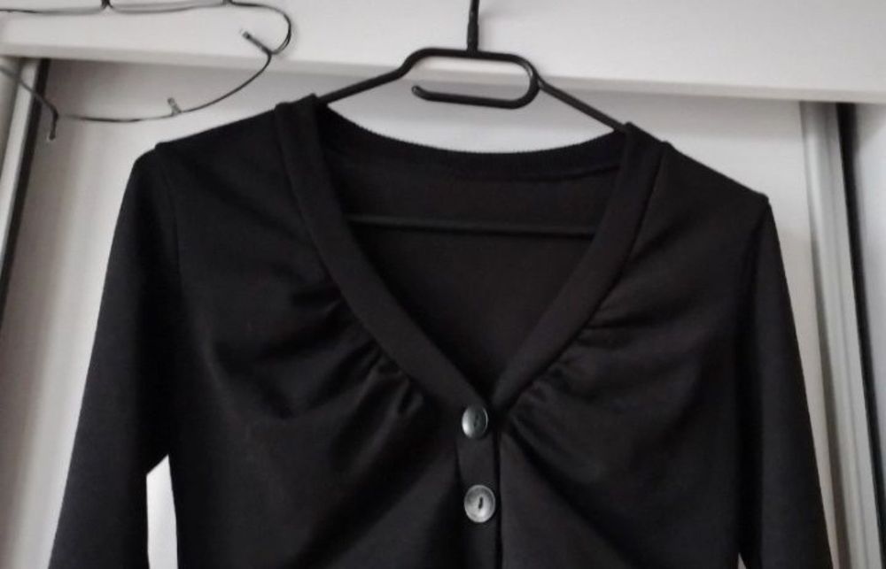 Krótka bluzka damska sweter guziki rozm. S