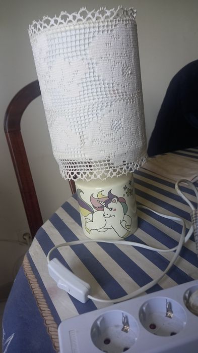 Candeeiro de mesa para criança.