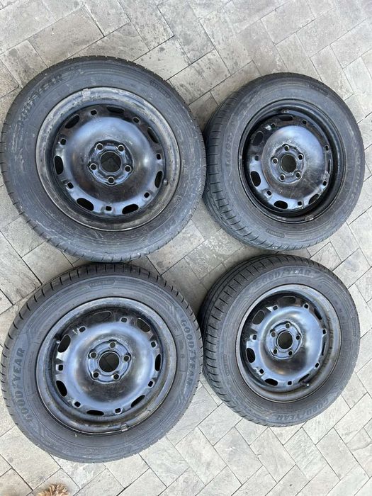 Продам Літні шини шкода фабія з дисками Goodyear 185/60 r14