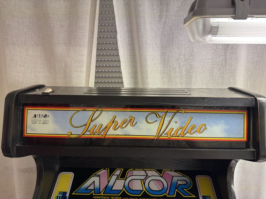 Vendo Maquina de jogos a funcionar 100%