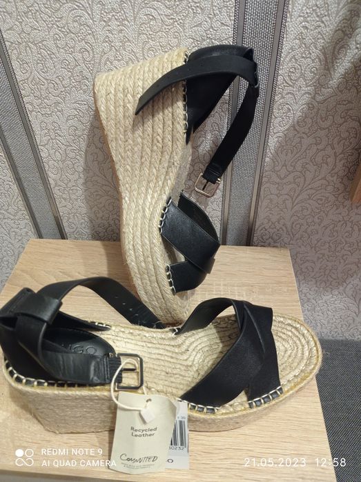 Продам жіночі босоніжки