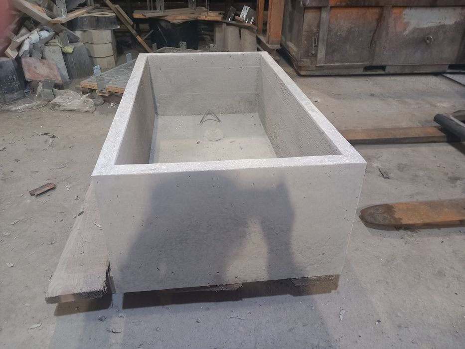 Donice  betonowe ( ogrodowe , tarasowe )