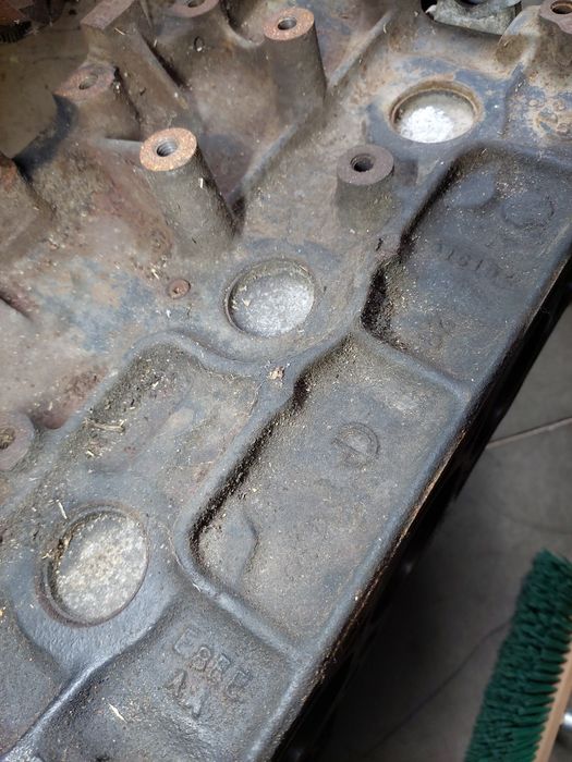 Dół silnika 1.8 CVH Ford Sierra blok korbowody tłoki