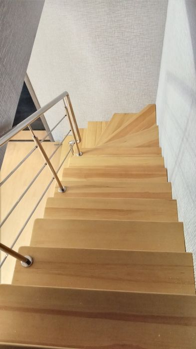 Металеві каркаси сходів вінтові консольні ступені перила лестници