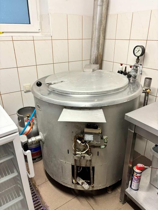 Wyposażenie  serowarni (stoły gastronomiczne witryny chłodnicze itp)