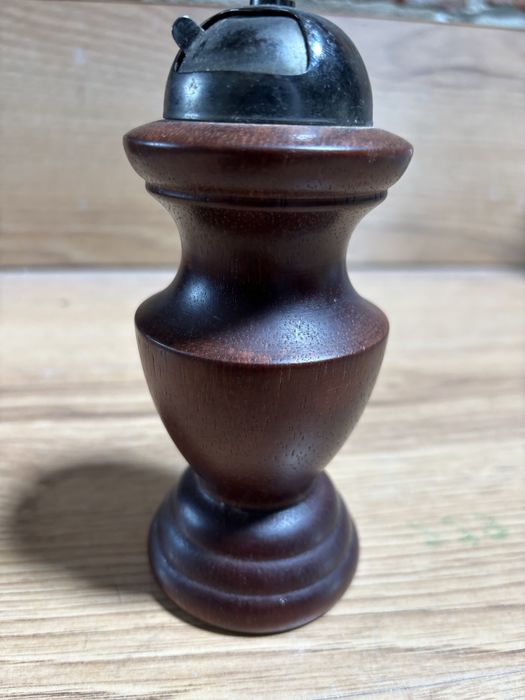 Młynek do pieprzu .